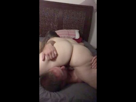 chica se mete dedos en el culo