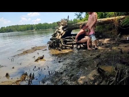 joven lodosa follando en el barro