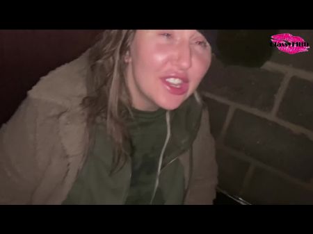 espiada masturbandose en la calle