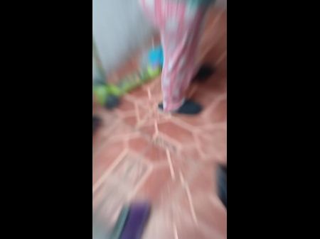 viejo abusa de jovencita de la limpieza