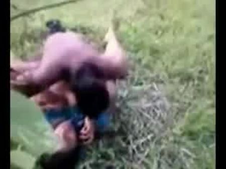 mujeres_atadas_cuero_negro_en_el_bosque