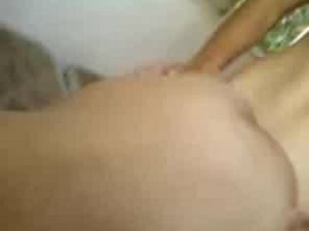mulher_dando_para_o_cavalo