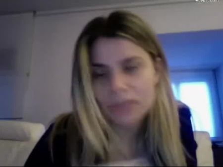 orgasmo encima de dildo por webcam