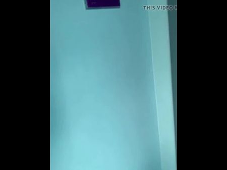 jovencita se lo nama al jefe