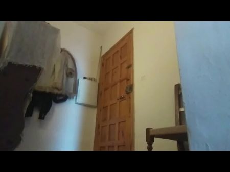 recibiendo_desnuda_al_repartidor