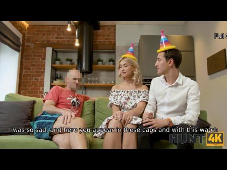 esposa ordeña mascota y chupa a marido