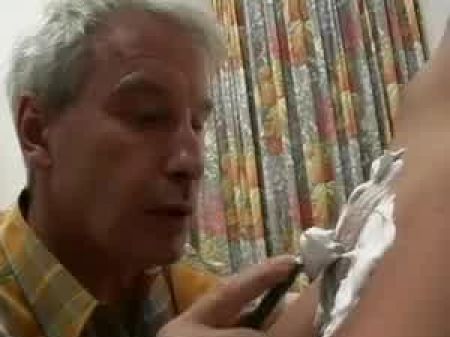viejo pijudo se coge jovencita
