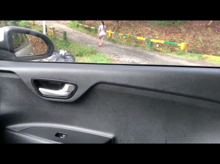 mujer exhibicionista en farmacia