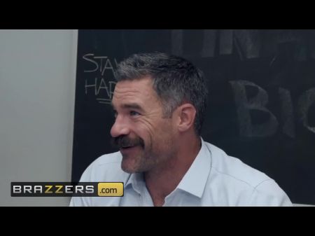 agarrando tetas en la escuela