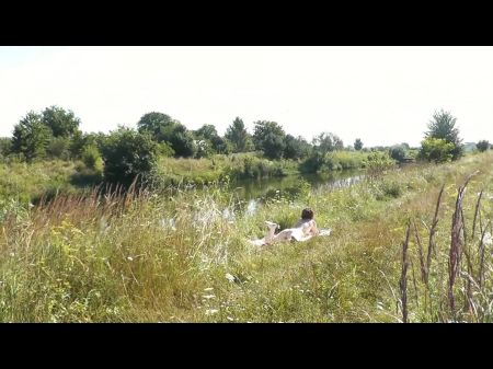 tetonas en topless en playa nudista
