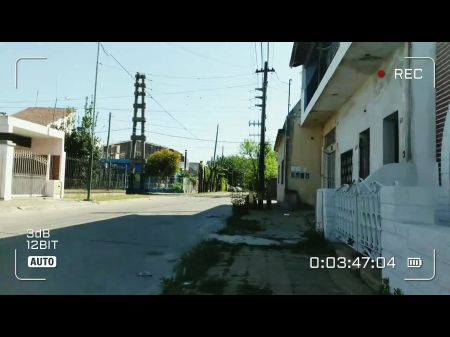 desnuda tijera en la calle