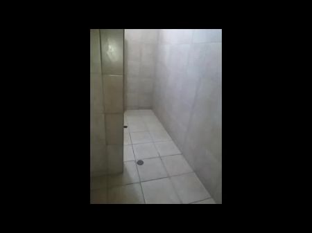 pajas en baño publico