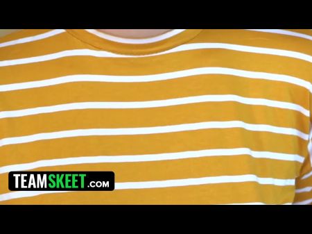 chica se masturba para su novio