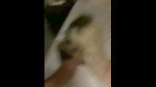 provoca_al_vecino_mientras_coje_con_su_marido